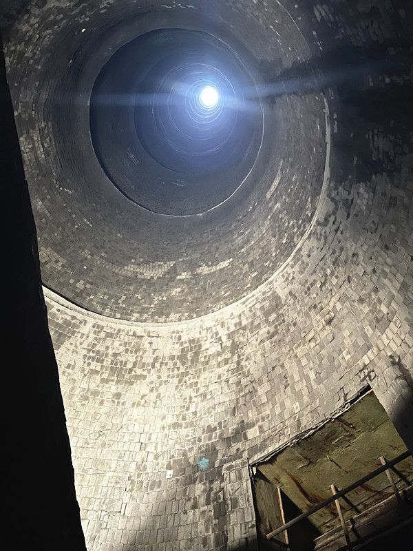 硼硅酸鹽泡沫玻璃磚在煙囪防腐中的“獨(dú)特”作用！